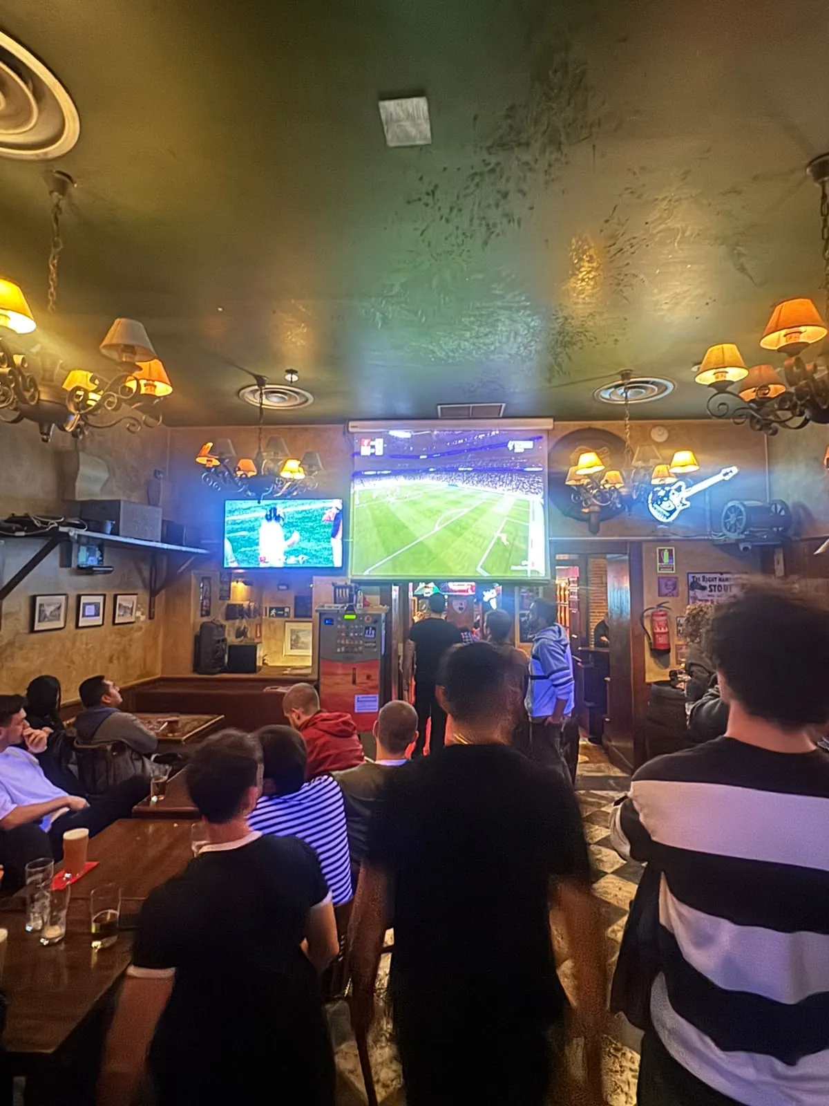 Projector and screens at Dubliners near Sol