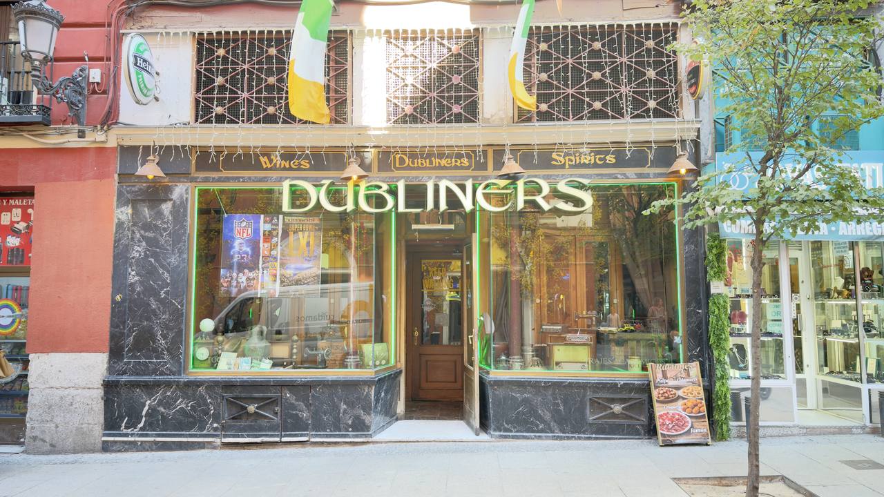 Dubliners facade on Calle de Espoz y Mina